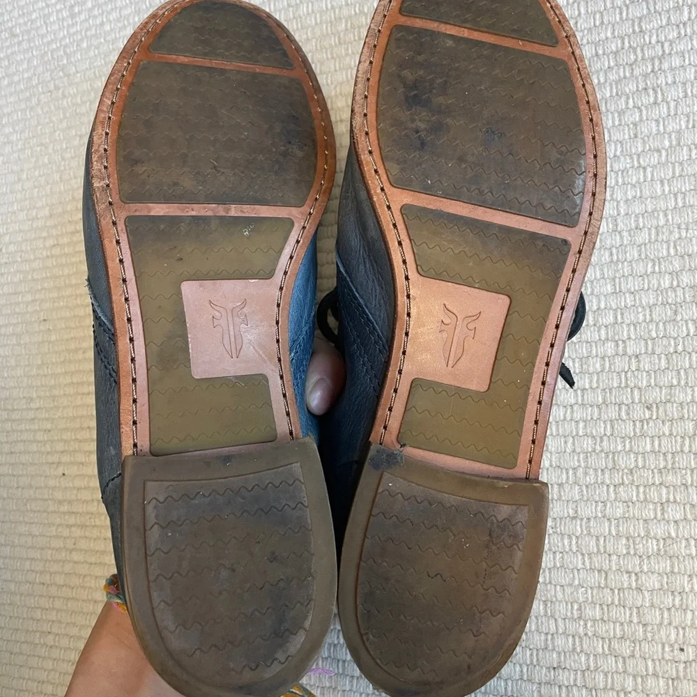 Frye Black Leather Lace-Up Flats